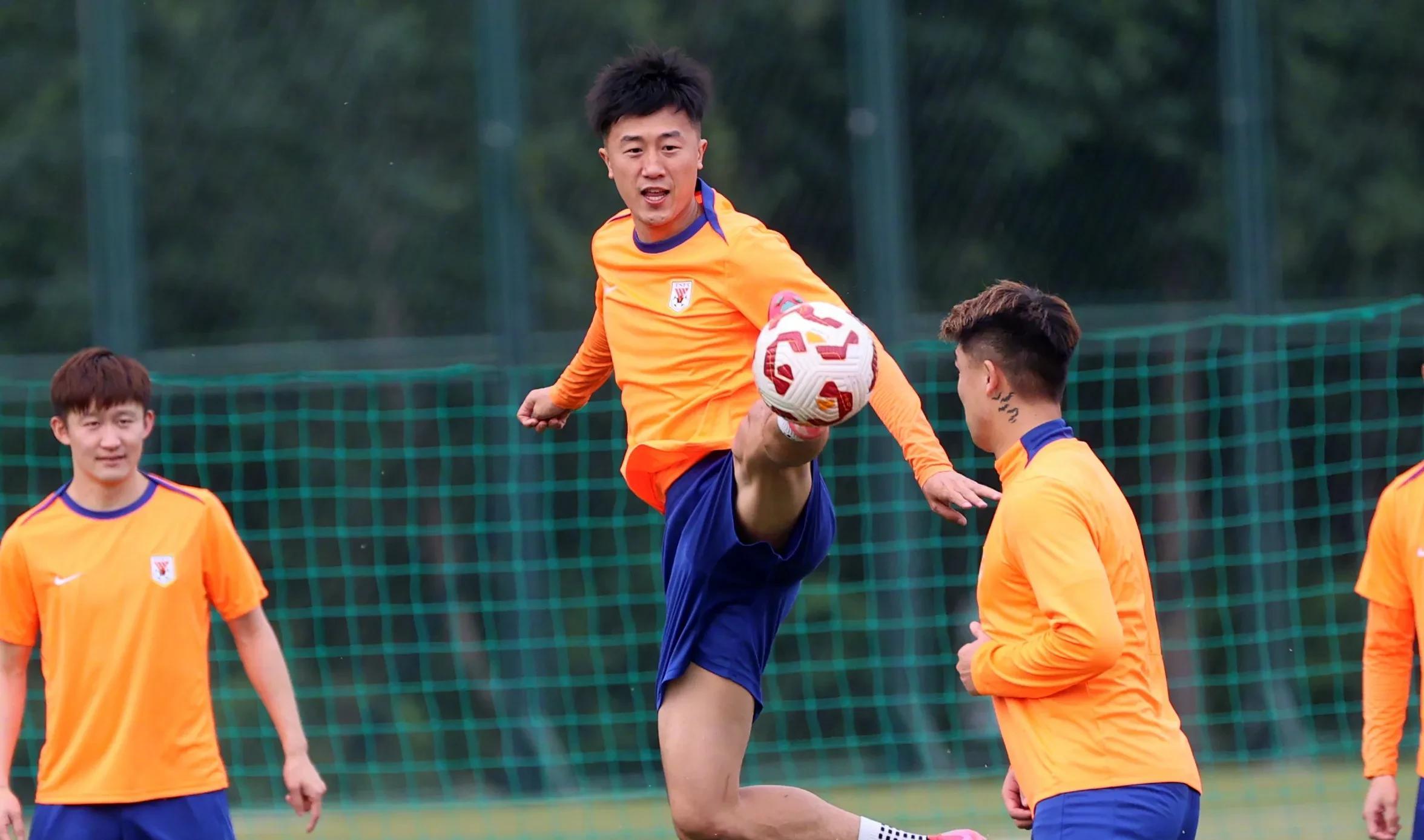 关于今夜体能课后，萨克拉门托国王门线救险备战中超，底气十足，轮换策略成焦点的信息九游娱乐