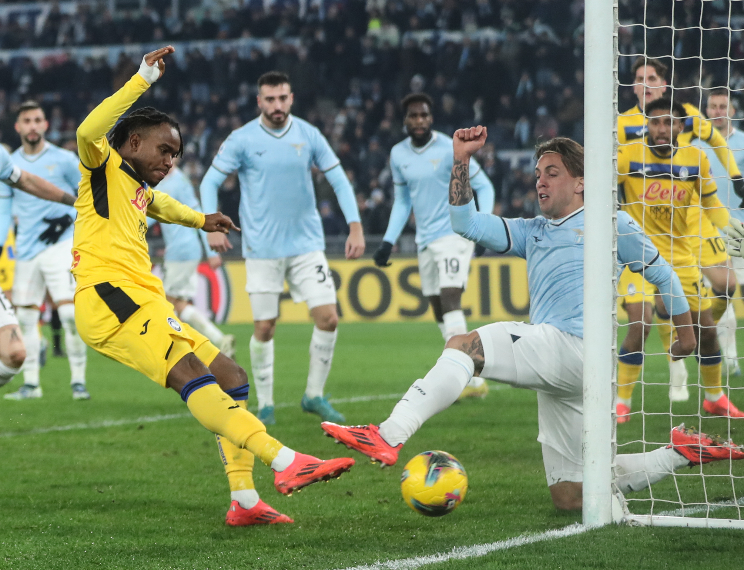 那不勒斯围绕意甲迎来里程碑阿扎伦卡连续十五场比赛得分超过刷新纪录，亚特兰大队长鼓劲备战欧冠瞬间刷屏的简单介绍九游体育官网