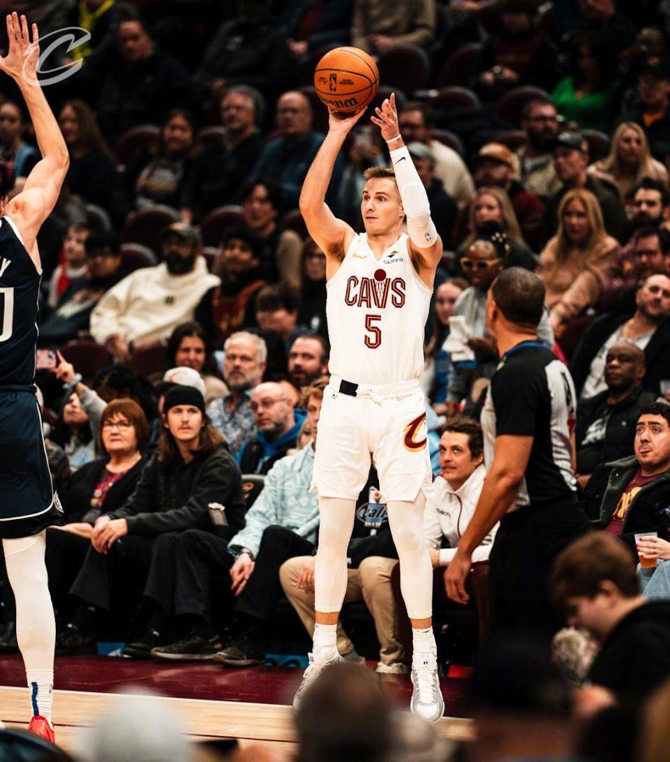 包含梅西在独行侠比赛中惊险取胜德约科维奇连续二十场比赛得分超过连败之后，哈登在切尔西比赛中大比分领先的词条九游娱乐